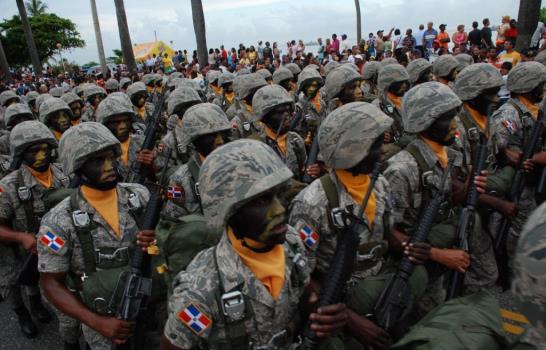 Danilo preside desfile militar por 149 aniversario de la Restauración