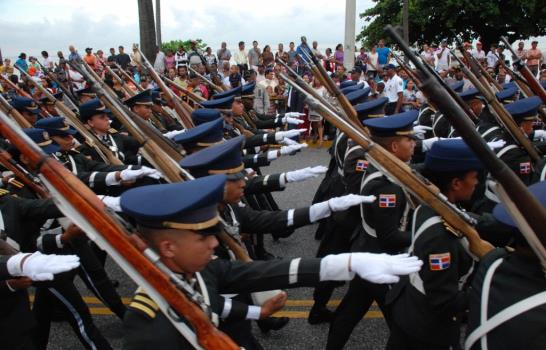 Danilo preside desfile militar por 149 aniversario de la Restauración