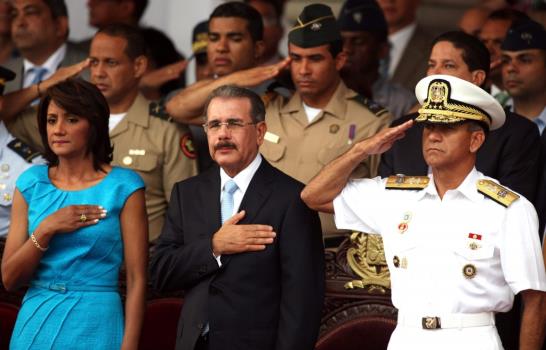 Danilo preside desfile militar por 149 aniversario de la Restauración