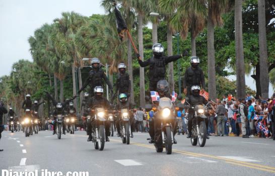 Militares desfilan en honor a Medina