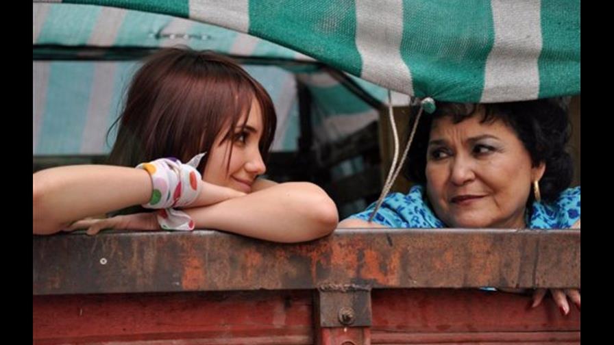 Dulce María muestra su lado cómico en el cine