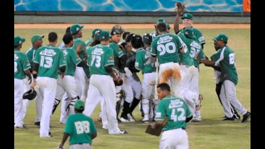 Estrellas dejan en el terreno al Licey