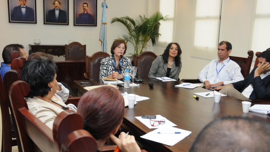 Ministra resalta desafíos del rediseño curricular