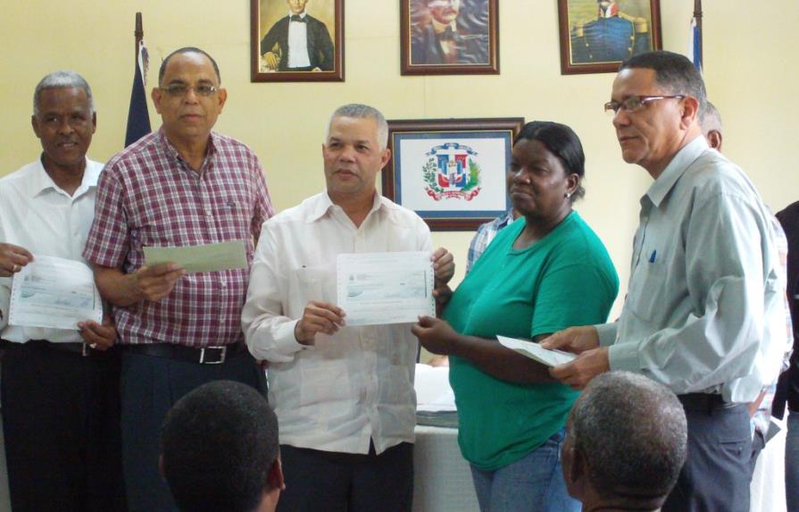 Ayuntamiento de La Caleta entrega regalia sin recurrir a préstamos