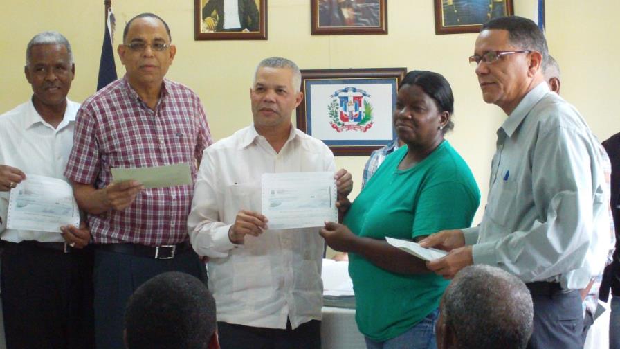 Ayuntamiento de La Caleta entrega regalia sin recurrir a préstamos