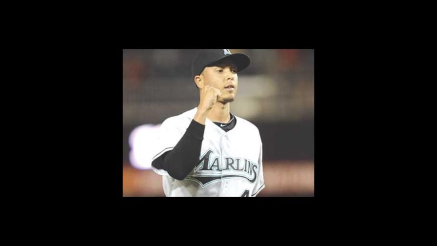 Oviedo, antes Leo Núñez, pacta con Marlins