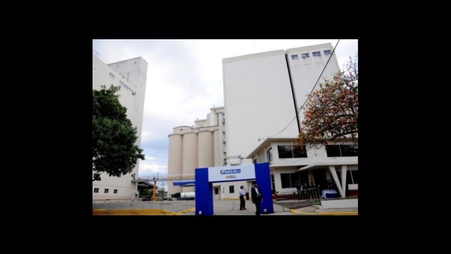 Leonel inaugura nueva unidad de molienda de Molinos del Ozama