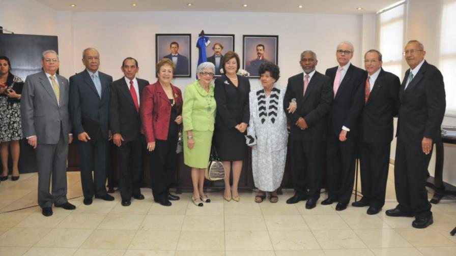 Titular de Educación reconoció ex secretarios Titular de Educación reconoció ex secretarios