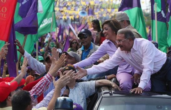 Leonel, Danilo y Margarita encabezan multitudinaria marcha-caravana