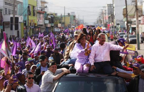 Leonel, Danilo y Margarita encabezan multitudinaria marcha-caravana