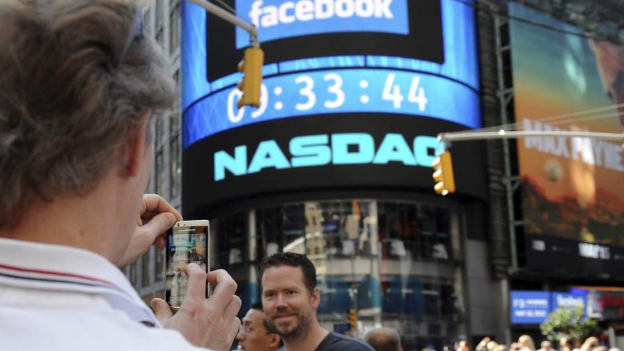 Facebook empieza a cotizar en bolsa con una subida del 13 % hasta 43 dólares