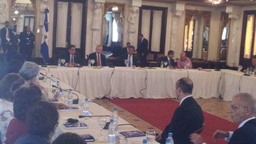 Observadores electorales se reúnen con el Presidente