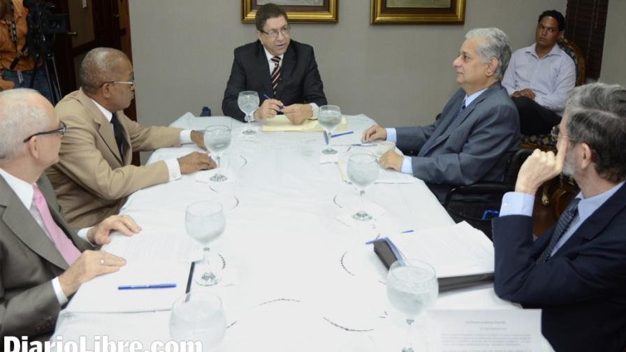 Expertos apoyan reforma fiscal; difieren en subida de impuestos Expertos apoyan reforma fiscal; difieren en subida de impuestos