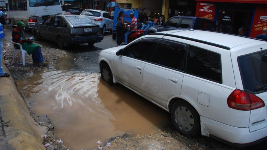 Se deteriora lado de la calle Ravelo del Parque Enriquillo