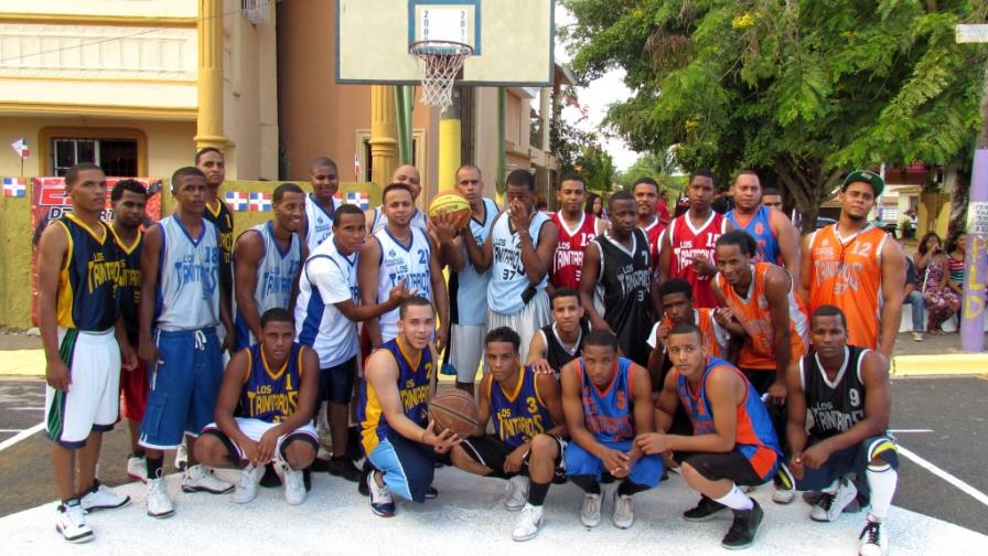 Celebran segundo torneo de baloncesto Canastazo Trinitario