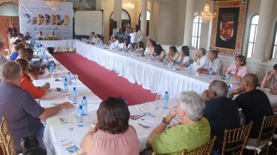 Adompretur y sectores del turismo acuerdan agenda única
