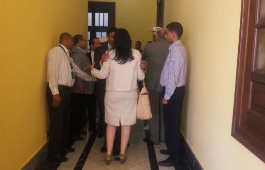 Hormiguero de gente en el Palacio Nacional