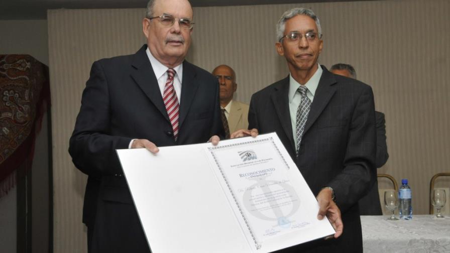 Filósofos rinden homenaje a R. Cassá Filósofos rinden homenaje a R. Cassá
