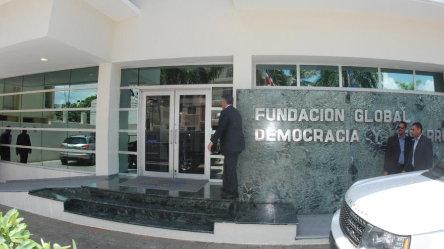 Leonel va a Funglode en su primer día como ex presidente