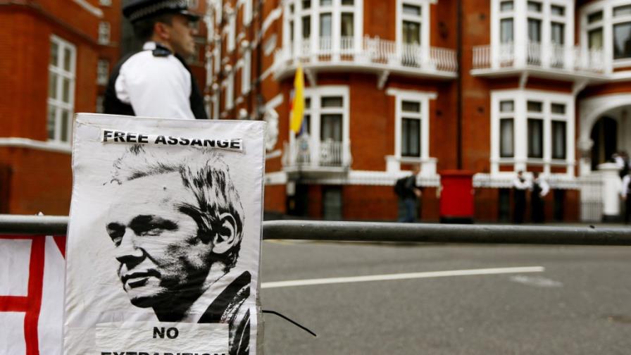 Londres busca solución amigable con Quito sobre el caso Assange Londres busca solución amigable con Quito sobre el caso Assange