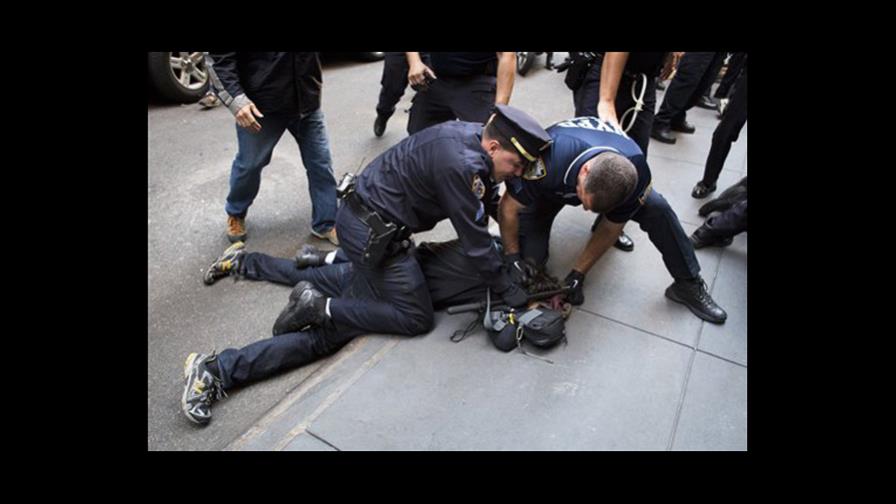 Más de 100 arrestos en Ocupemos Wall Street Más de 100 arrestos en Ocupemos Wall Street