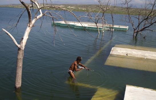Lagos engullen aldeas en República Dominicana y Haití
