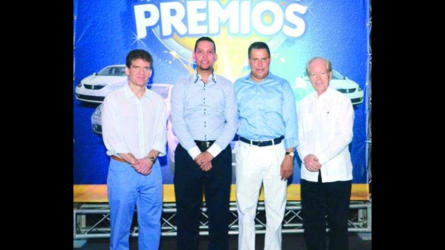 Pinturas Tropical premia en fin de año