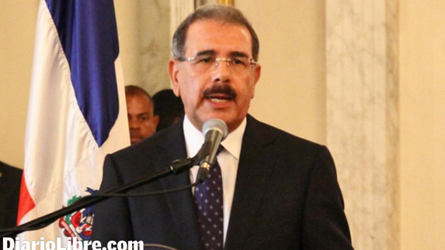 Presidente envía condolencias a Obama por 27 muertos
