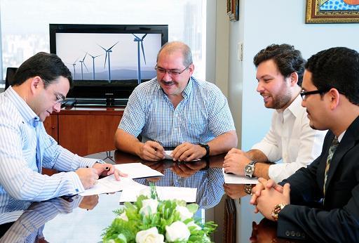 Firman convenio para construir segunda etapa del parque eólico Los Cocos