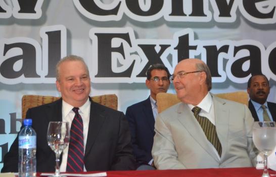 PNVC proclama a Hipólito Mejía como su candidato presidencial