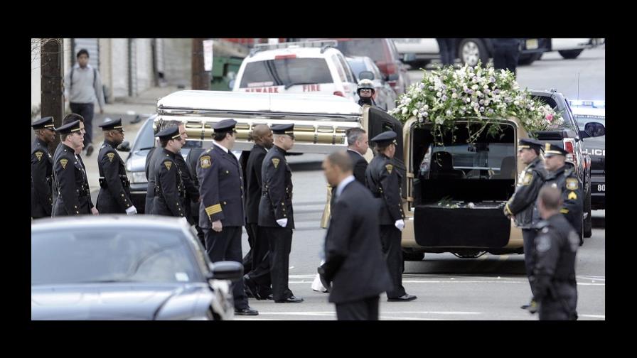 Whitney descansará en cementerio de Nueva Jersey junto a su padre