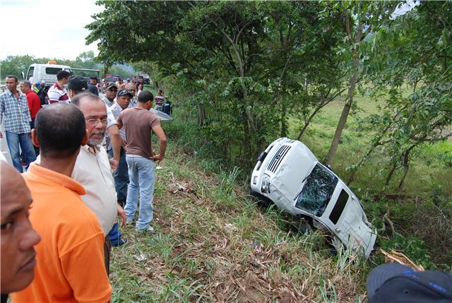 Accidente deja dos muertos y cinco heridos en La Vega