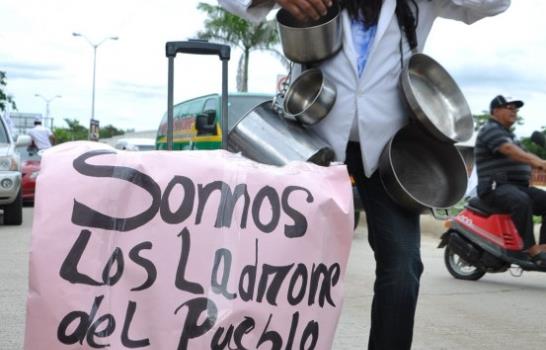 PRD cierra con multitudinarias caravanas en Santiago y la capital