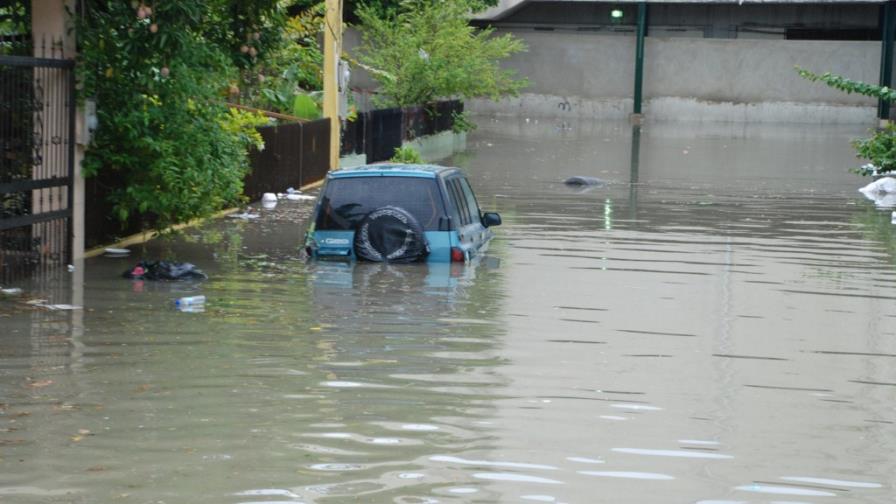 Fuertes lluvias inundan urbanizaciones del DN