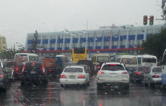 Cierre de calles cercanas a la Junta ocasiona gran tapón en la zona