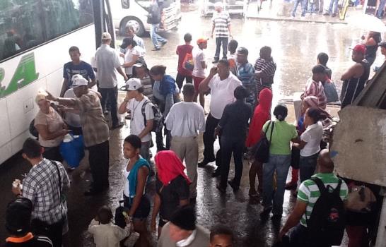 Partidos ofrecen transporte gratis a simpatizantes para votar