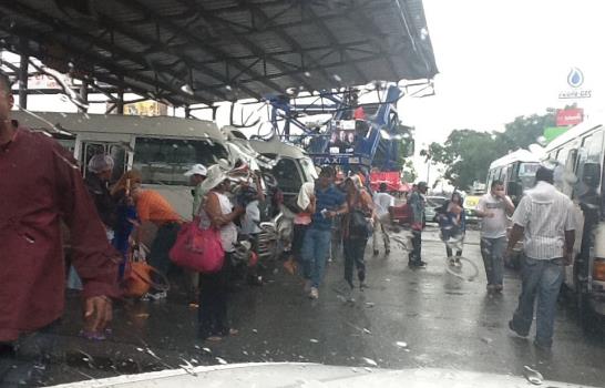 Partidos ofrecen transporte gratis a simpatizantes para votar