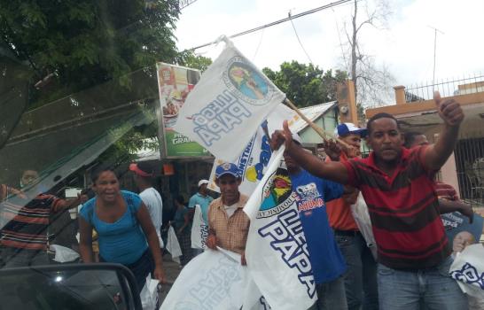 PRD y PLD continúan bandereos en Azua y Barahona