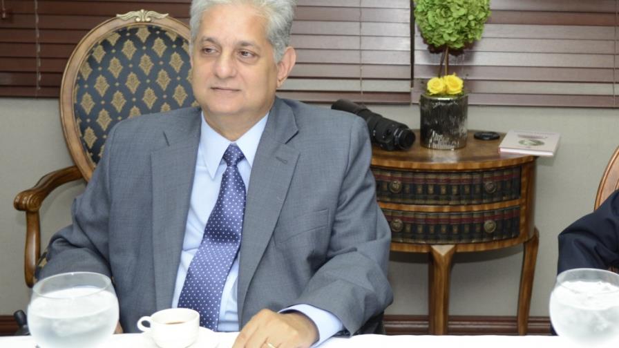 Experto sugiere subir impuesto a placa y gravar la tierra baldía Experto sugiere subir impuesto a placa y gravar la tierra baldía