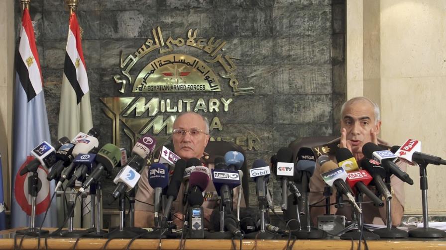 Militares egipcios prometen entregar poder