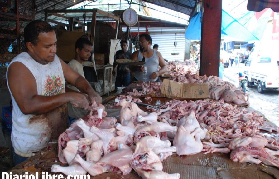 Prevén nuevas alzas de 3 y 4 pesos en precio carne de pollo