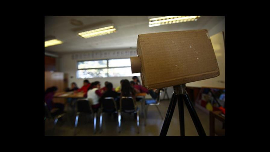 Niños chilenos pobres aprenden cine en singular taller