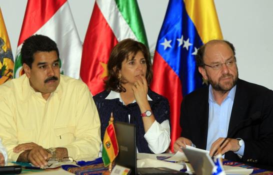 Unasur respalda a Ecuador y exhorta a diálogo en el caso de Assange
