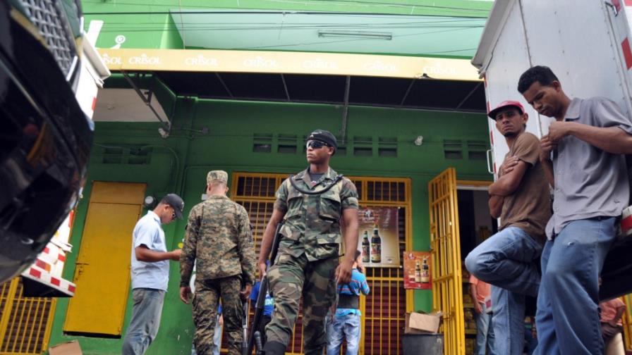 Allanan almacenes en busca de whisky