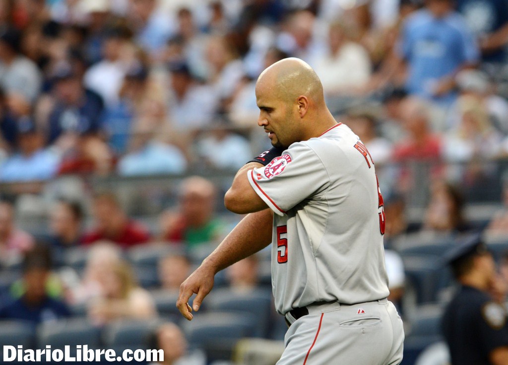 Albert Pujols se somete a ligera cirugía en la rodilla