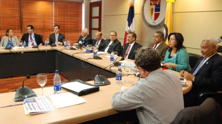 Gobierno rechaza propuesta de reducir los gastos