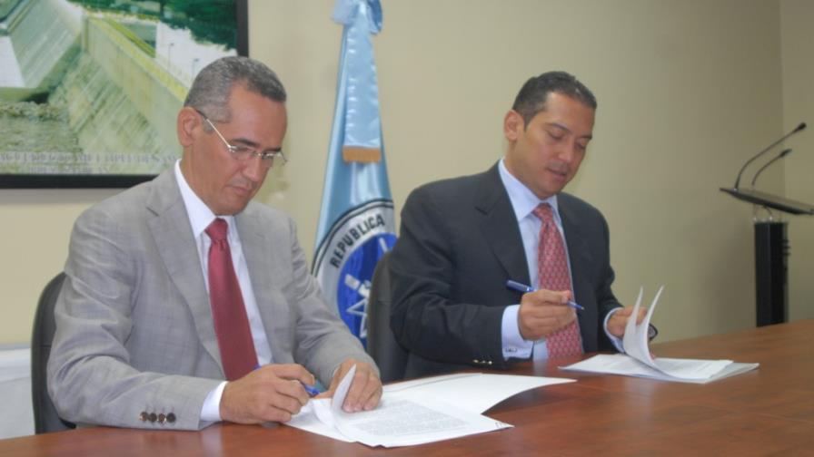 INAPA y CNE firman acuerdo para fomentar el ahorro energético en el país