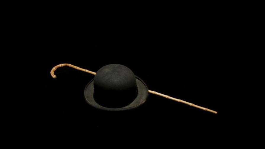 Subastan el bastón y el bombín de Charlie Chaplin por 62,500 dólares