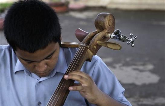 Niños de vertedero paraguayo interpretan a Beethoven