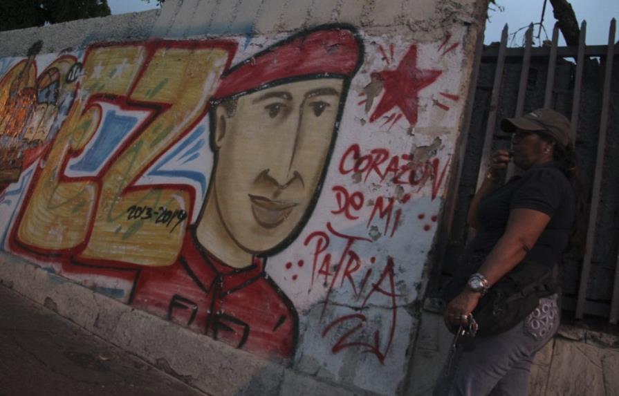 Chávez cumple una semana de convalecencia en medio de silencio oficial